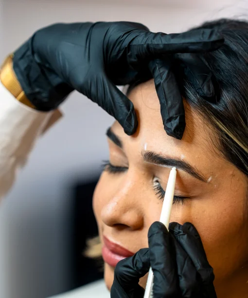 Nádorfi Dorottya Szemöldöktetováló művész