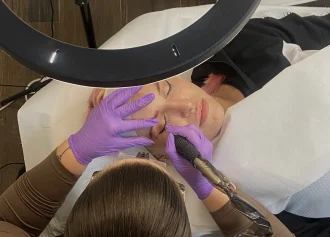 Szemöldök style Nádorfi Dorottya szemöldök tetoválóművész